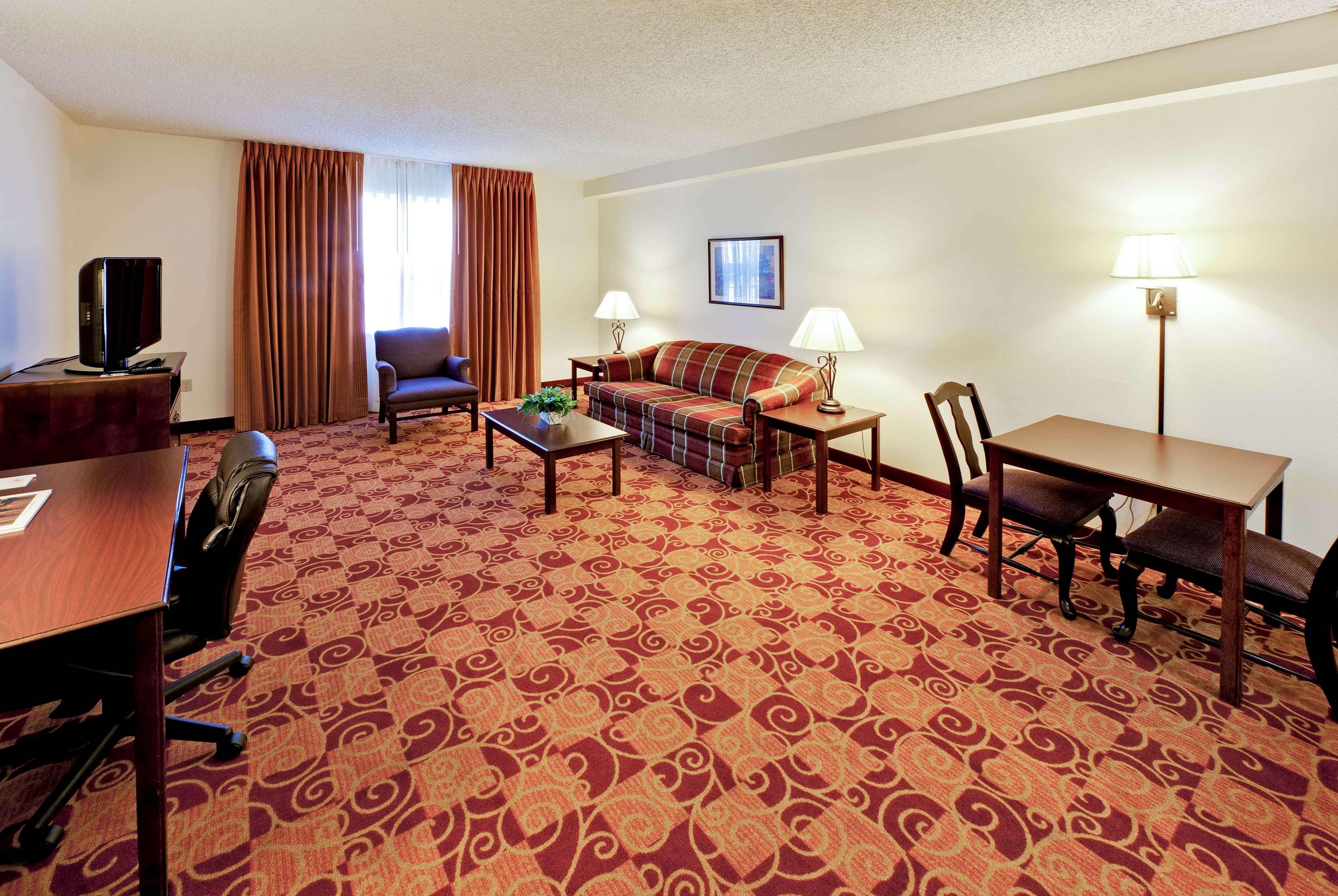 Hawthorn Suites By Wyndham Louisville East Exterior foto